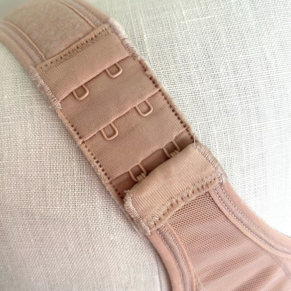 Delimira front closure Bra full coverage tan 40D Woman's with X back support - Picture 4 of 7